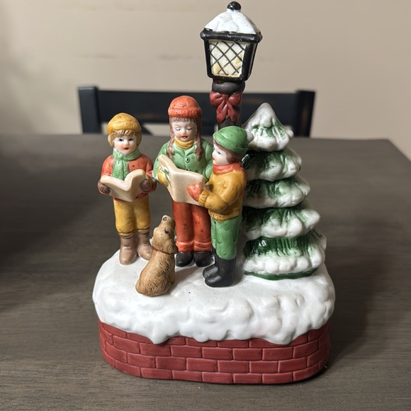 Vintage House of Lloyd Christmas Carolers Musical - Picture 3 of 3